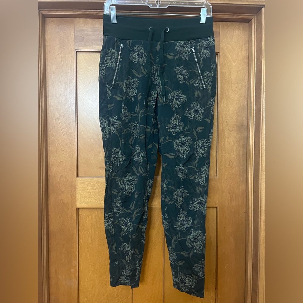 Athleta Trekkie North Printed Jogger Size 2 - Picture 2 of 10